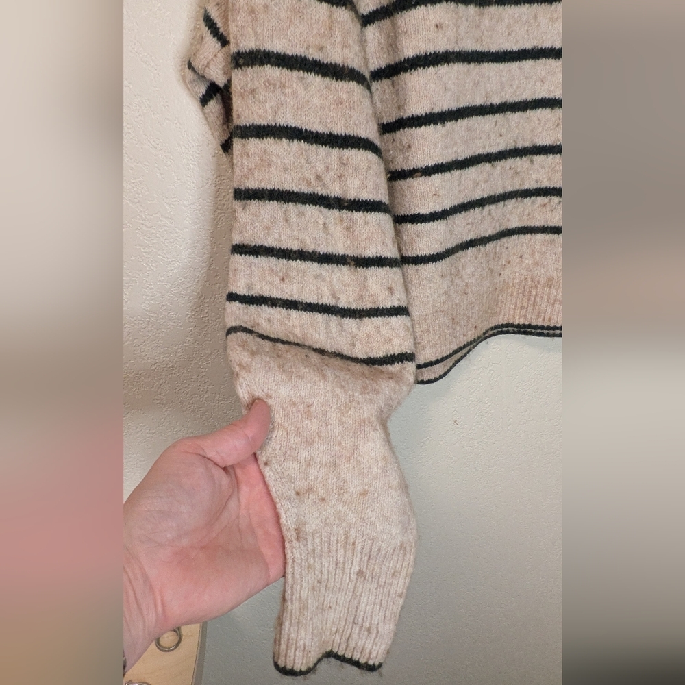 Madewell Wedged V-Neck Sweater - Picture 9 of 9